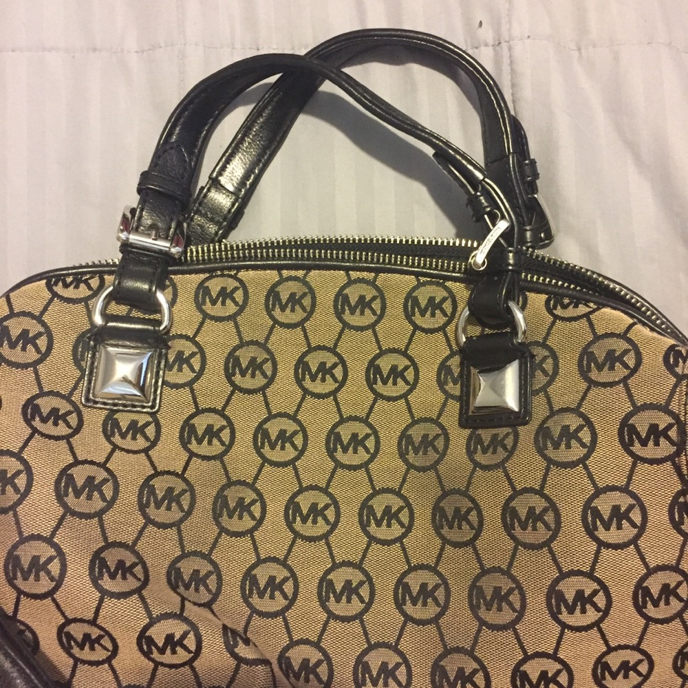 Micheal Kors purse
